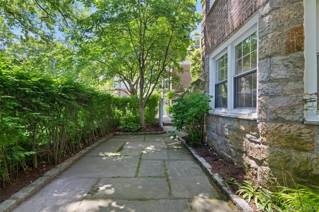 9 Sentry Place TR, Scarsdale, NY 10583