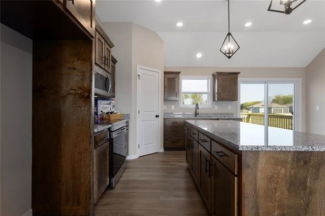 121 SW Nelson Drive, Blue Springs, MO 64014