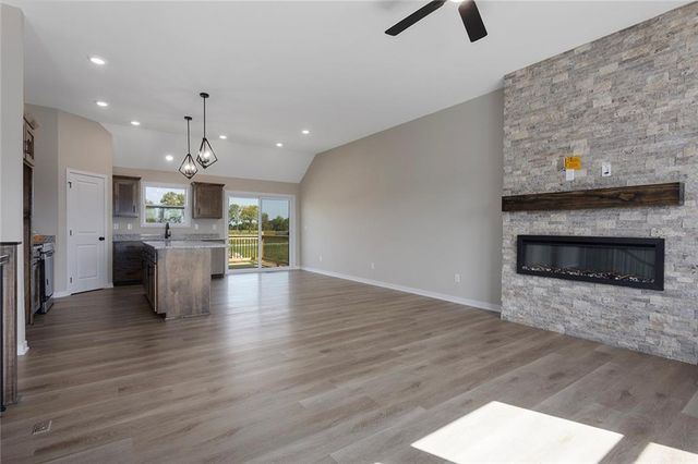 121 SW Nelson Drive, Blue Springs, MO 64014