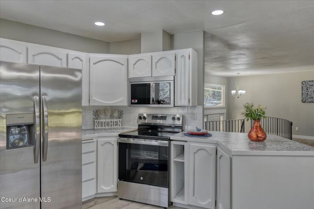 11459 N TRAFALGAR ST, Hayden, ID 83835