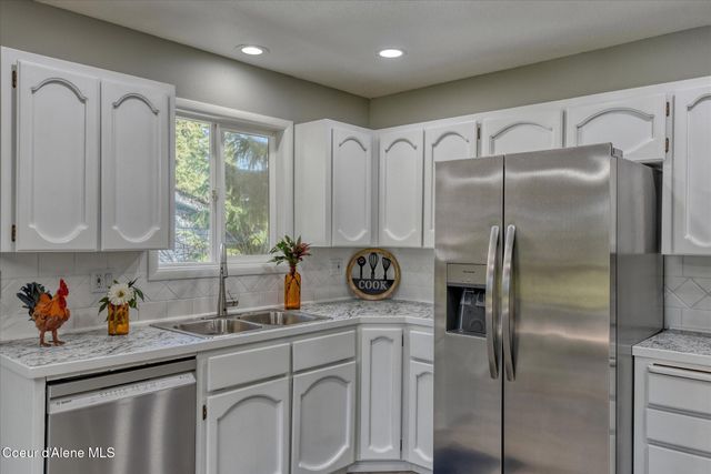 11459 N TRAFALGAR ST, Hayden, ID 83835