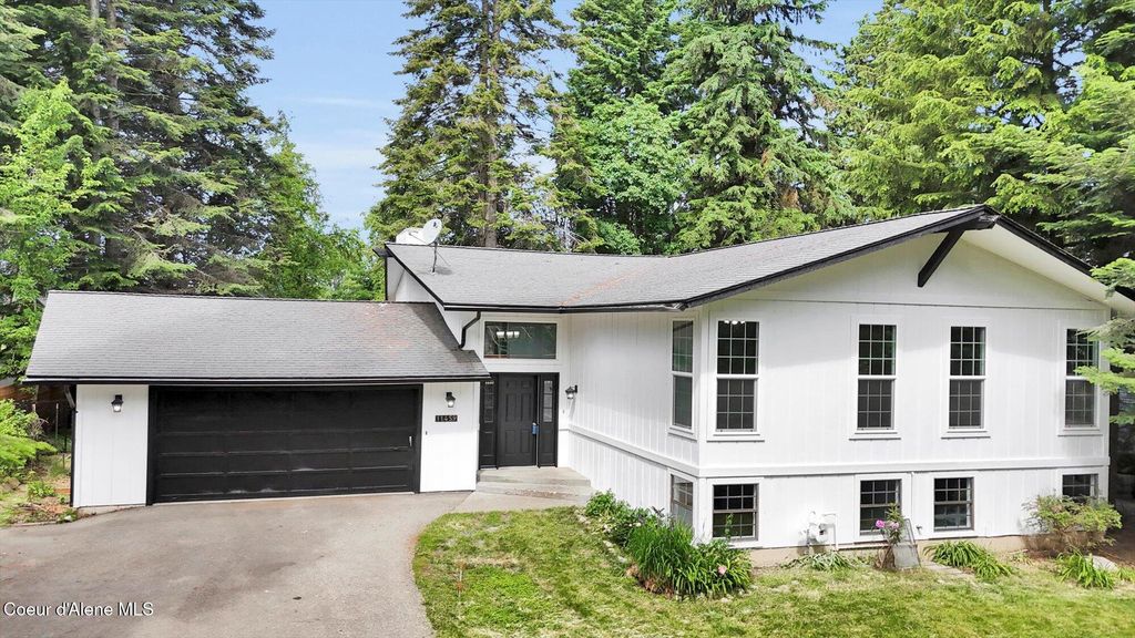 11459 N TRAFALGAR ST, Hayden, ID 83835