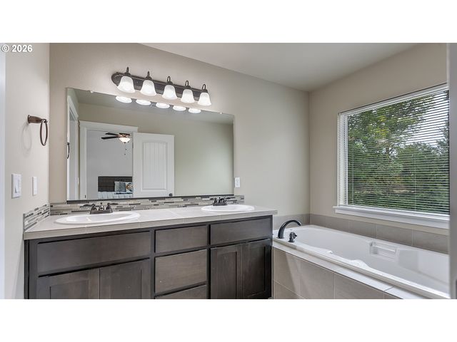 255 Madrona Ct, St Helens, OR 97051