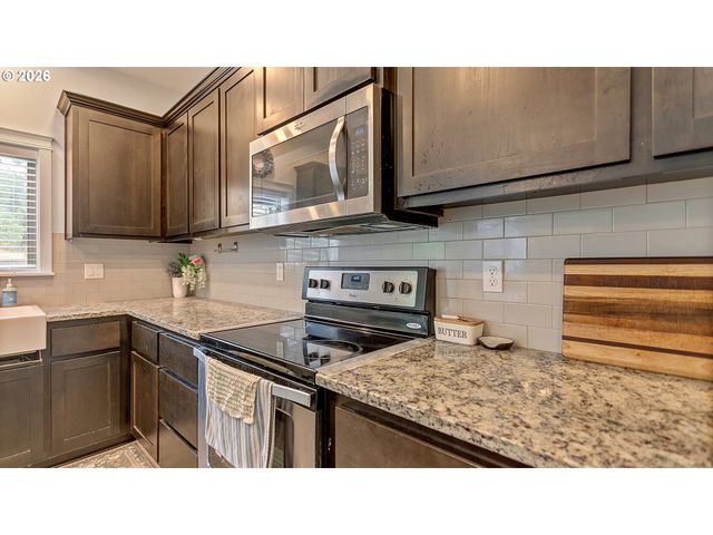255 Madrona Ct, St Helens, OR 97051