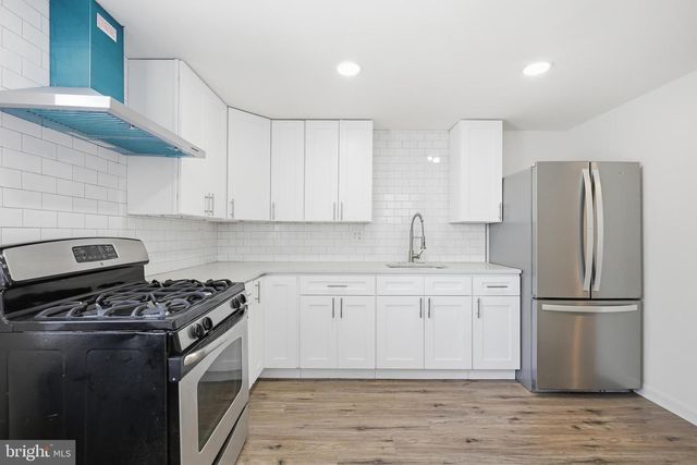 24 MAPLE TER, Clifton Heights, PA 19018