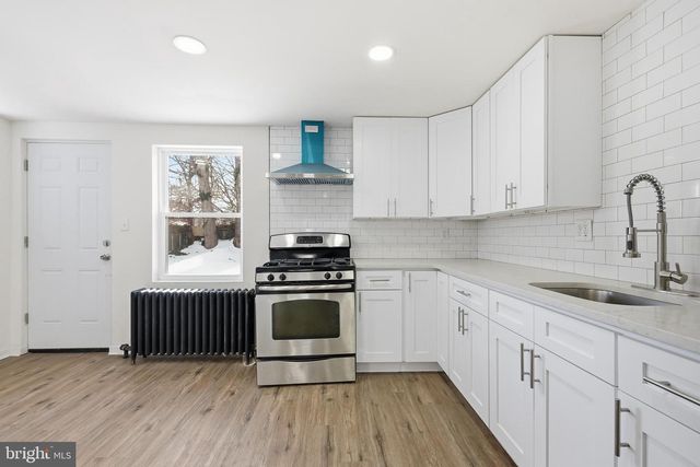 24 MAPLE TER, Clifton Heights, PA 19018