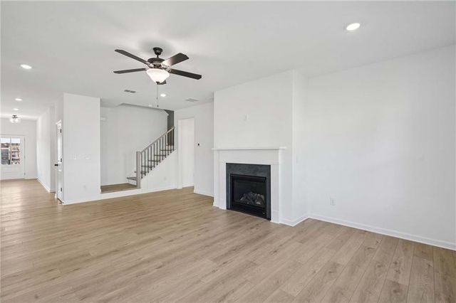 5456 Hargrove Way, Flowery Branch, GA 30542