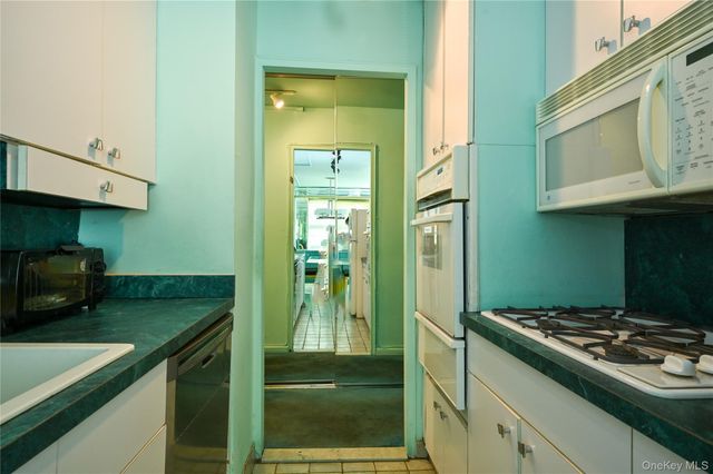61-20 Grand Central Parkway C 306, Forest Hills, NY 11375