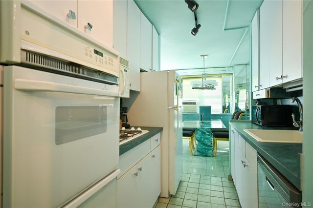61-20 Grand Central Parkway C 306, Forest Hills, NY 11375