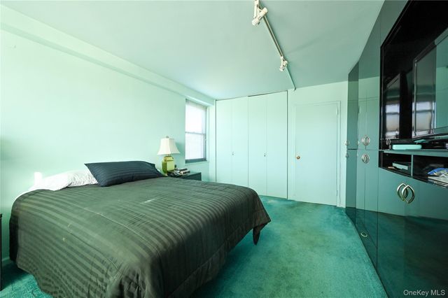 61-20 Grand Central Parkway C 306, Forest Hills, NY 11375