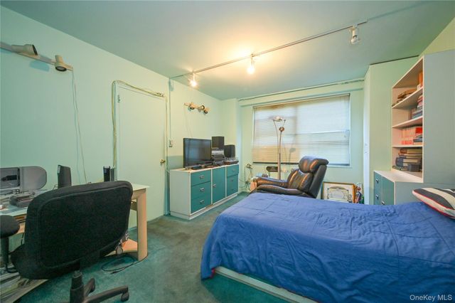 61-20 Grand Central Parkway C 306, Forest Hills, NY 11375