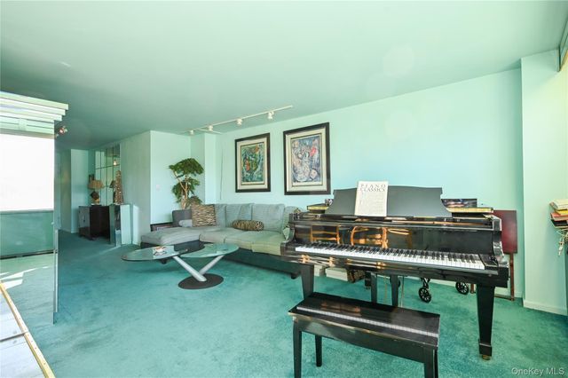 61-20 Grand Central Parkway C 306, Forest Hills, NY 11375
