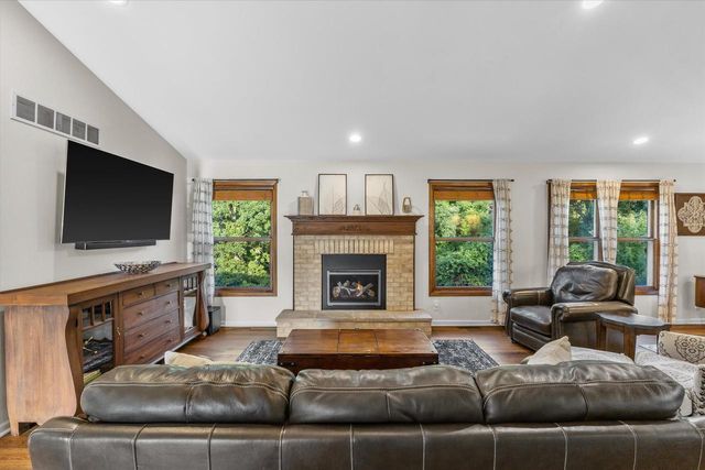 8601 221st AVENUE, Salem, WI 53168