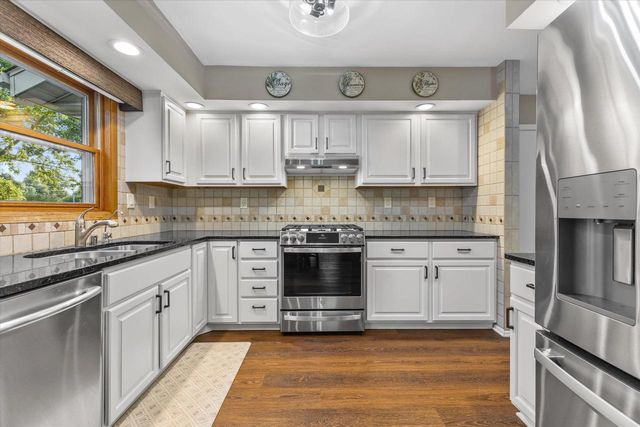 8601 221st AVENUE, Salem, WI 53168