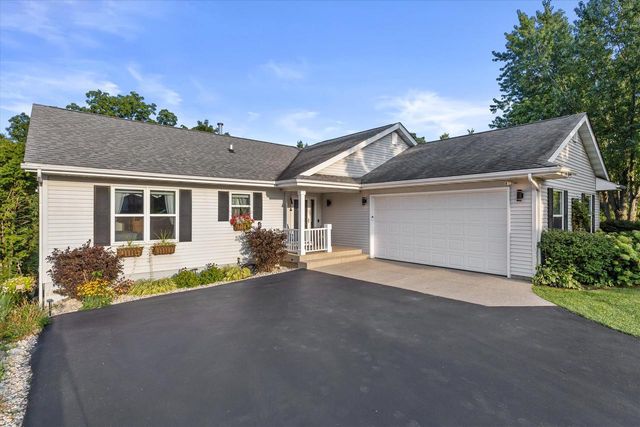 8601 221st AVENUE, Salem, WI 53168