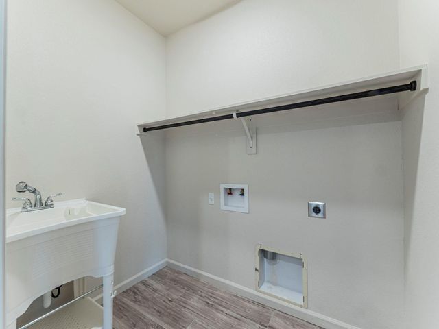 1597 County Road 314, Lexington, TX 78947