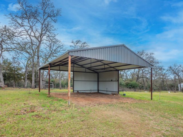 1597 County Road 314, Lexington, TX 78947