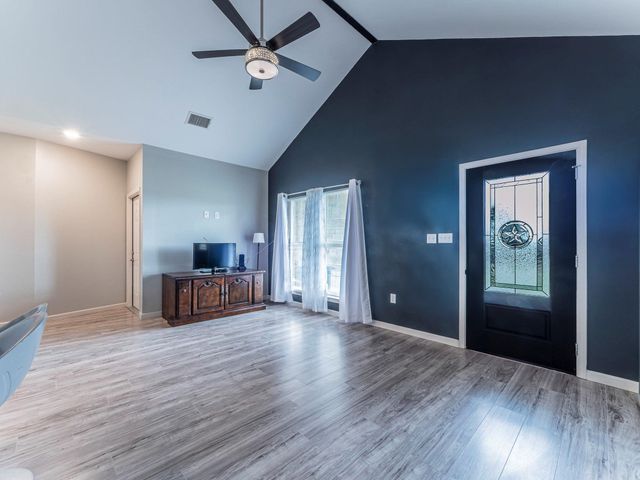 1597 County Road 314, Lexington, TX 78947