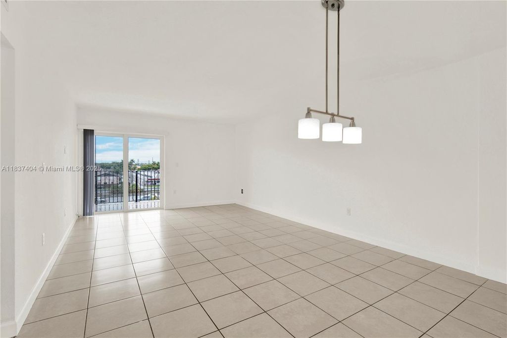 1990 W 56th St 1407, Hialeah, FL 33012