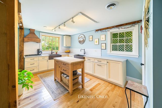 5677 Main Street, Waitsfield, VT 05673