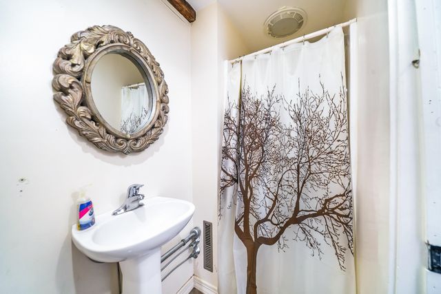 5677 Main Street, Waitsfield, VT 05673