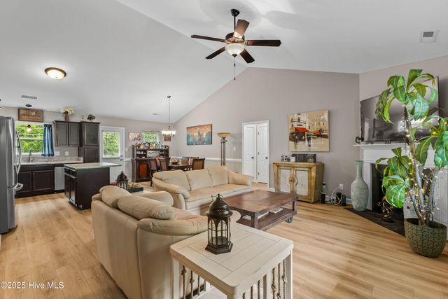 209 Gillcrest Court, Jacksonville, NC 28540