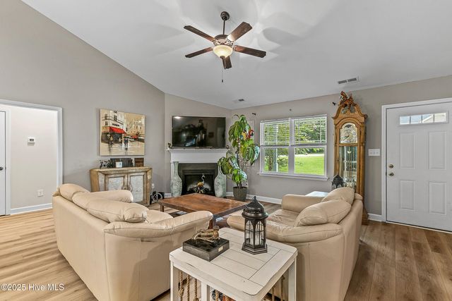 209 Gillcrest Court, Jacksonville, NC 28540