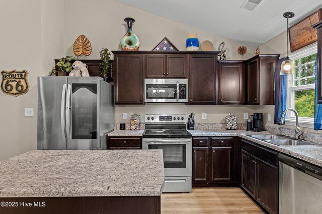209 Gillcrest Court, Jacksonville, NC 28540