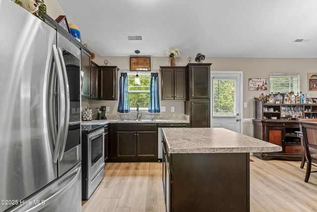 209 Gillcrest Court, Jacksonville, NC 28540