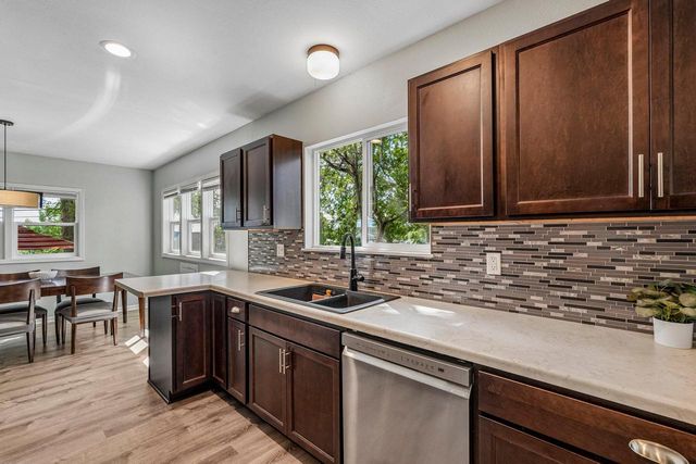 425 W Wisconsin AVENUE, Pewaukee, WI 53072