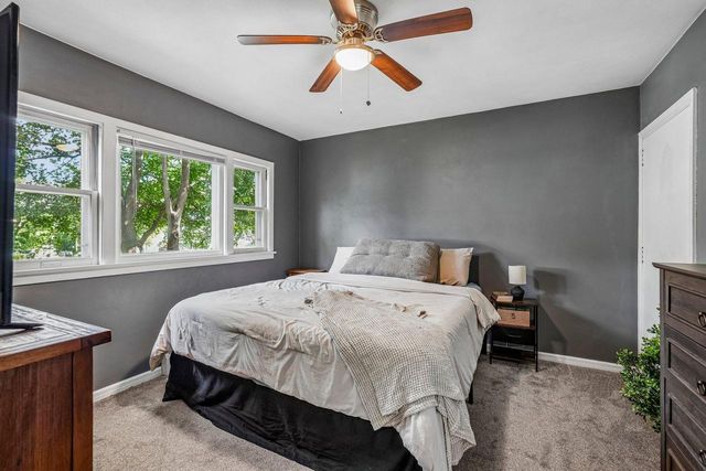 425 W Wisconsin AVENUE, Pewaukee, WI 53072