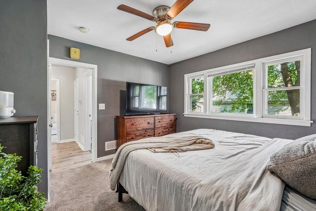 425 W Wisconsin AVENUE, Pewaukee, WI 53072