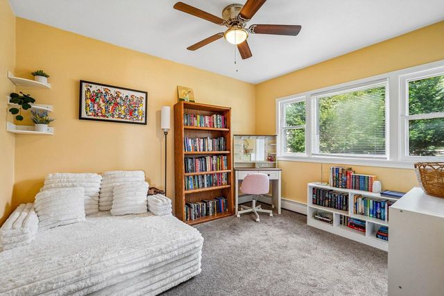 425 W Wisconsin AVENUE, Pewaukee, WI 53072
