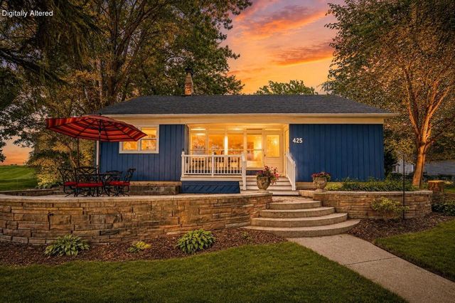 425 W Wisconsin AVENUE, Pewaukee, WI 53072