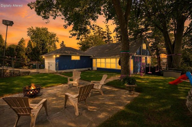 425 W Wisconsin AVENUE, Pewaukee, WI 53072