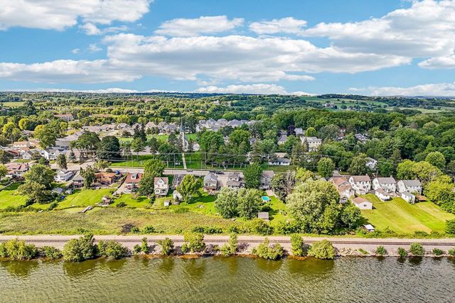 425 W Wisconsin AVENUE, Pewaukee, WI 53072