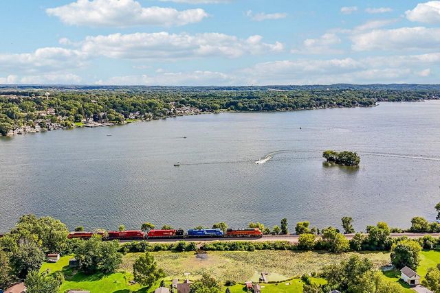425 W Wisconsin AVENUE, Pewaukee, WI 53072