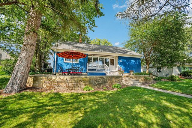425 W Wisconsin AVENUE, Pewaukee, WI 53072