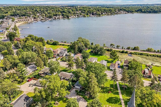 425 W Wisconsin AVENUE, Pewaukee, WI 53072