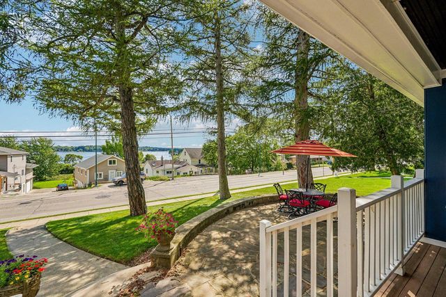 425 W Wisconsin AVENUE, Pewaukee, WI 53072