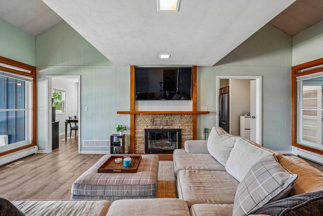 425 W Wisconsin AVENUE, Pewaukee, WI 53072