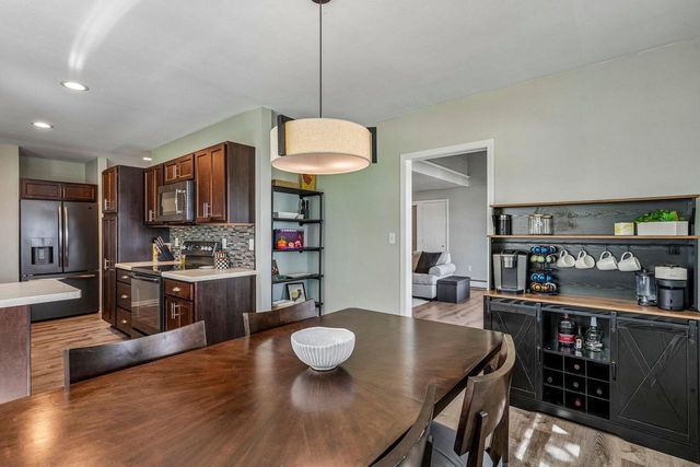 425 W Wisconsin AVENUE, Pewaukee, WI 53072