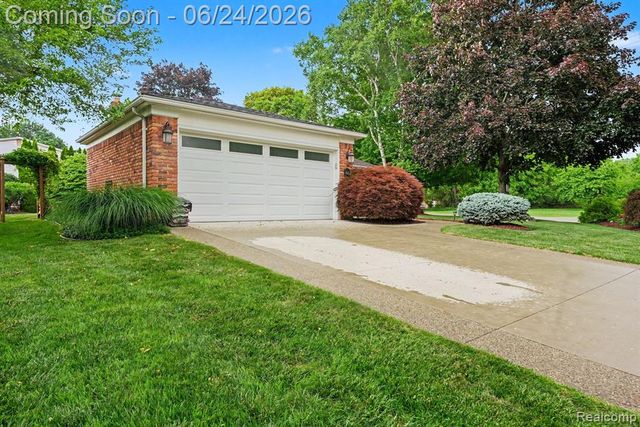 5997 Marble Drive, Troy, MI 48085