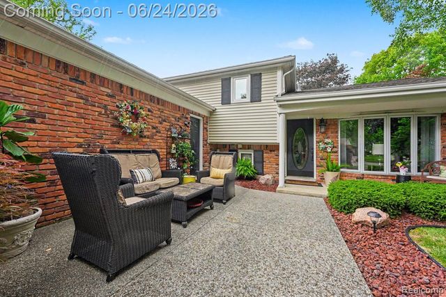 5997 Marble Drive, Troy, MI 48085