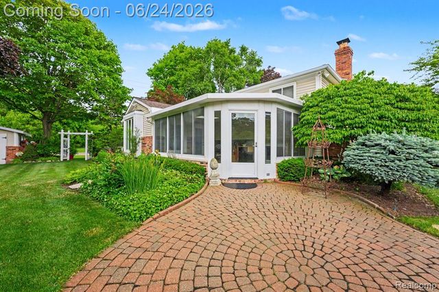 5997 Marble Drive, Troy, MI 48085