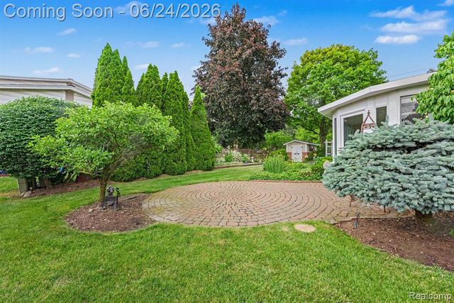 5997 Marble Drive, Troy, MI 48085