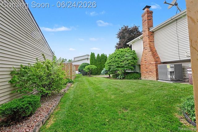 5997 Marble Drive, Troy, MI 48085