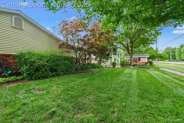 5997 Marble Drive, Troy, MI 48085
