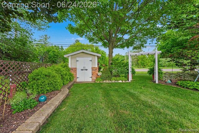 5997 Marble Drive, Troy, MI 48085