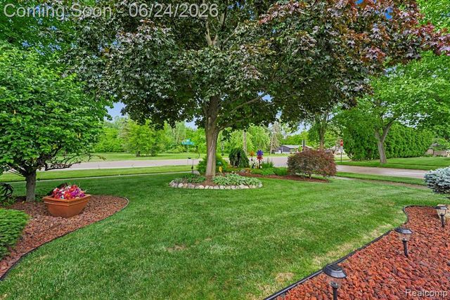 5997 Marble Drive, Troy, MI 48085